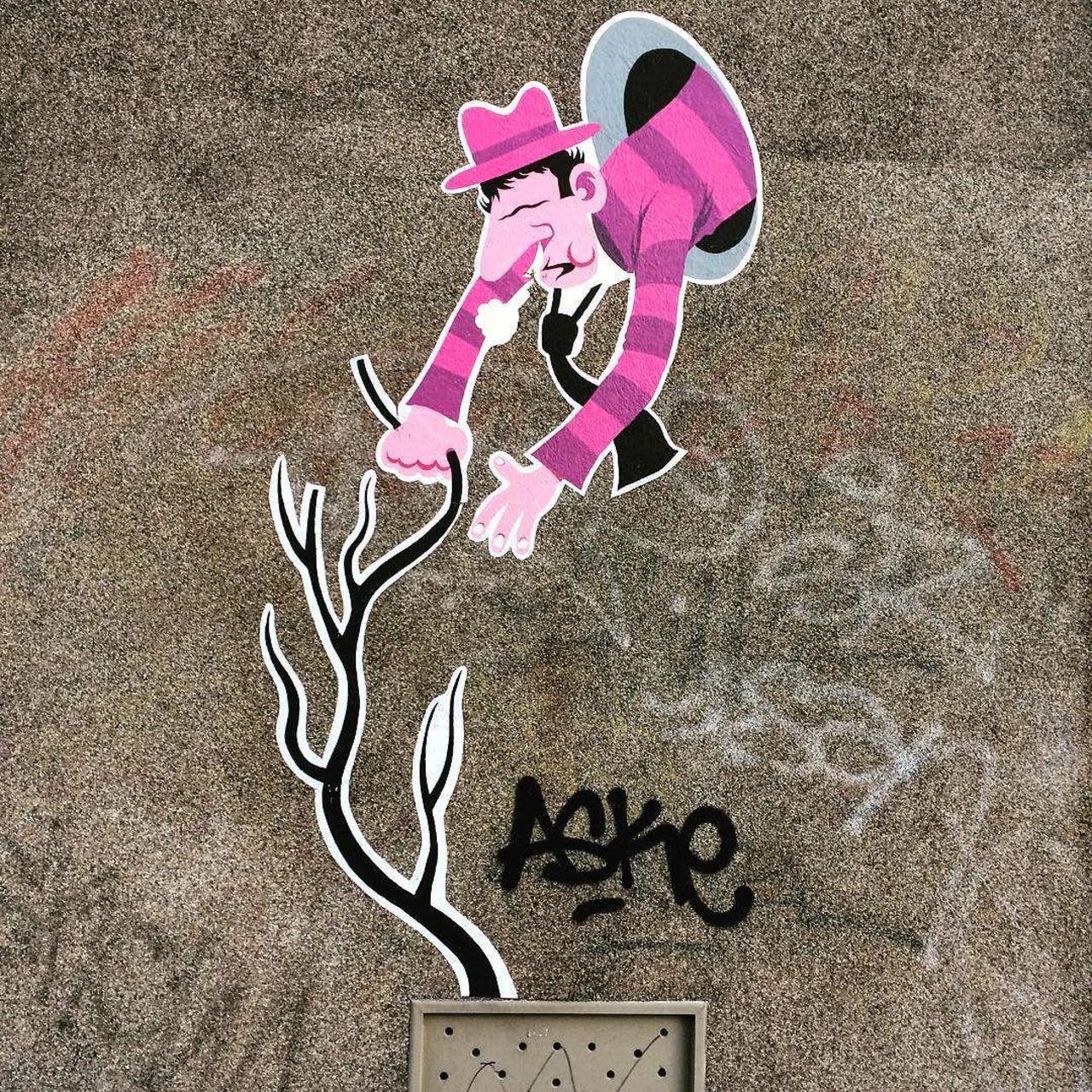 #Paris #graffiti photo by @elricoelmagnifico http://ift.tt/1KG72ko #StreetArt http://t.co/C2mcc2oSxV