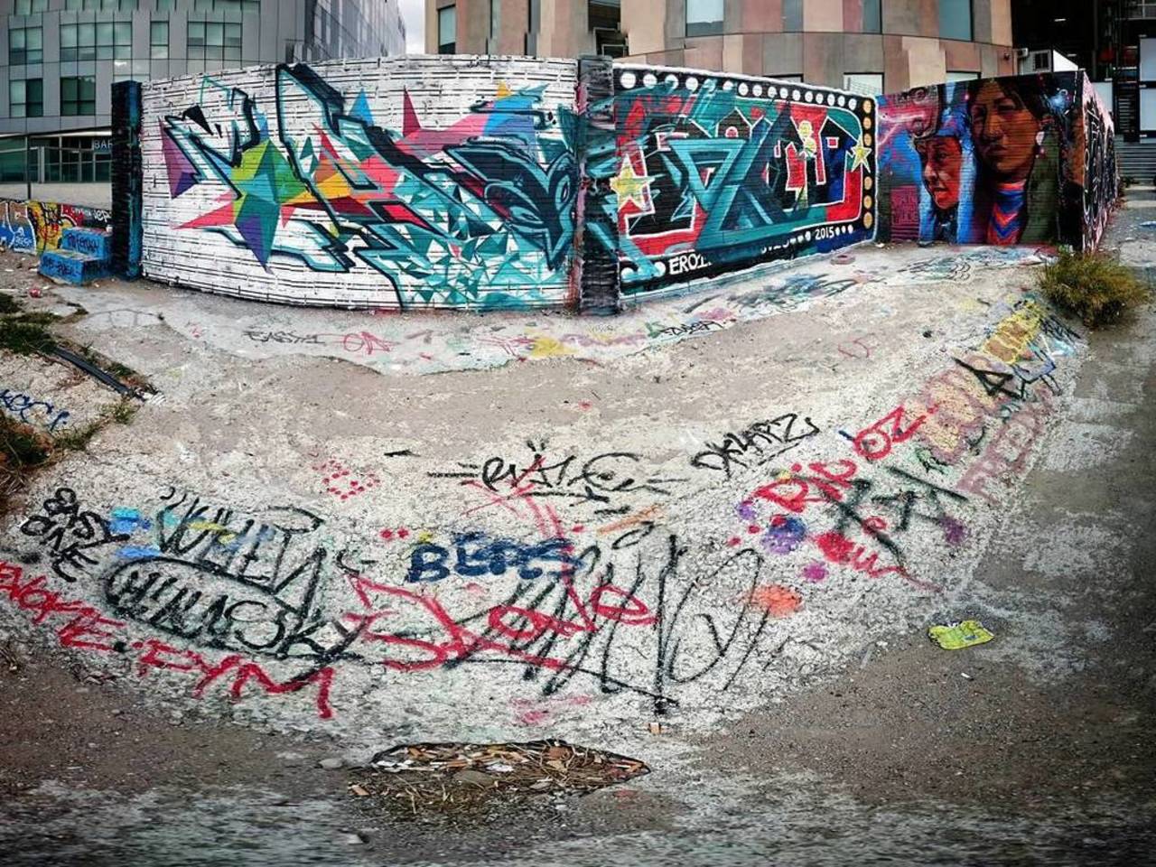 Cosas #Barcelona #streetart #graffiti #lovebarcelona #barcelonainspira #wall #art #urban #… http://ift.tt/1PKRayo http://t.co/PWaCwTiXCG