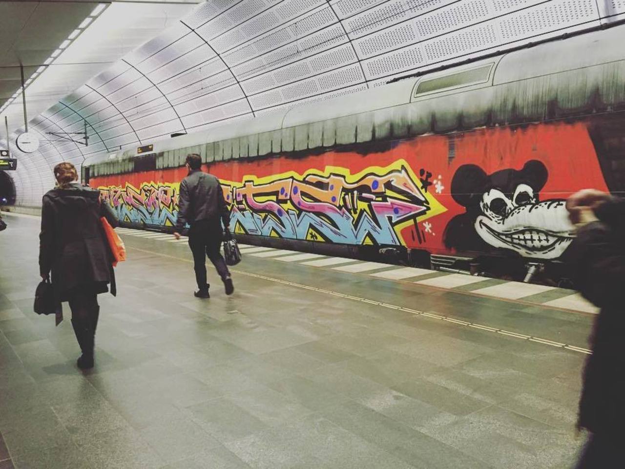 RT @artpushr: via #hnrkhlndr "http://ift.tt/1KHlxV5" #graffiti #streetart http://t.co/OOViMB0Onp