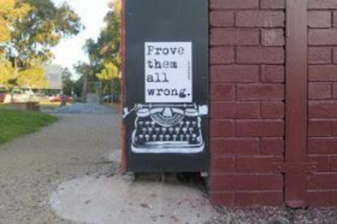 RT @richardbanfa: WRDSMTH Drops Words Of Wisdom In #Melbourne, #Australia #streetart #graffiti #switch #bedifferent #arte #art http://t.co/KmCYNqLCye