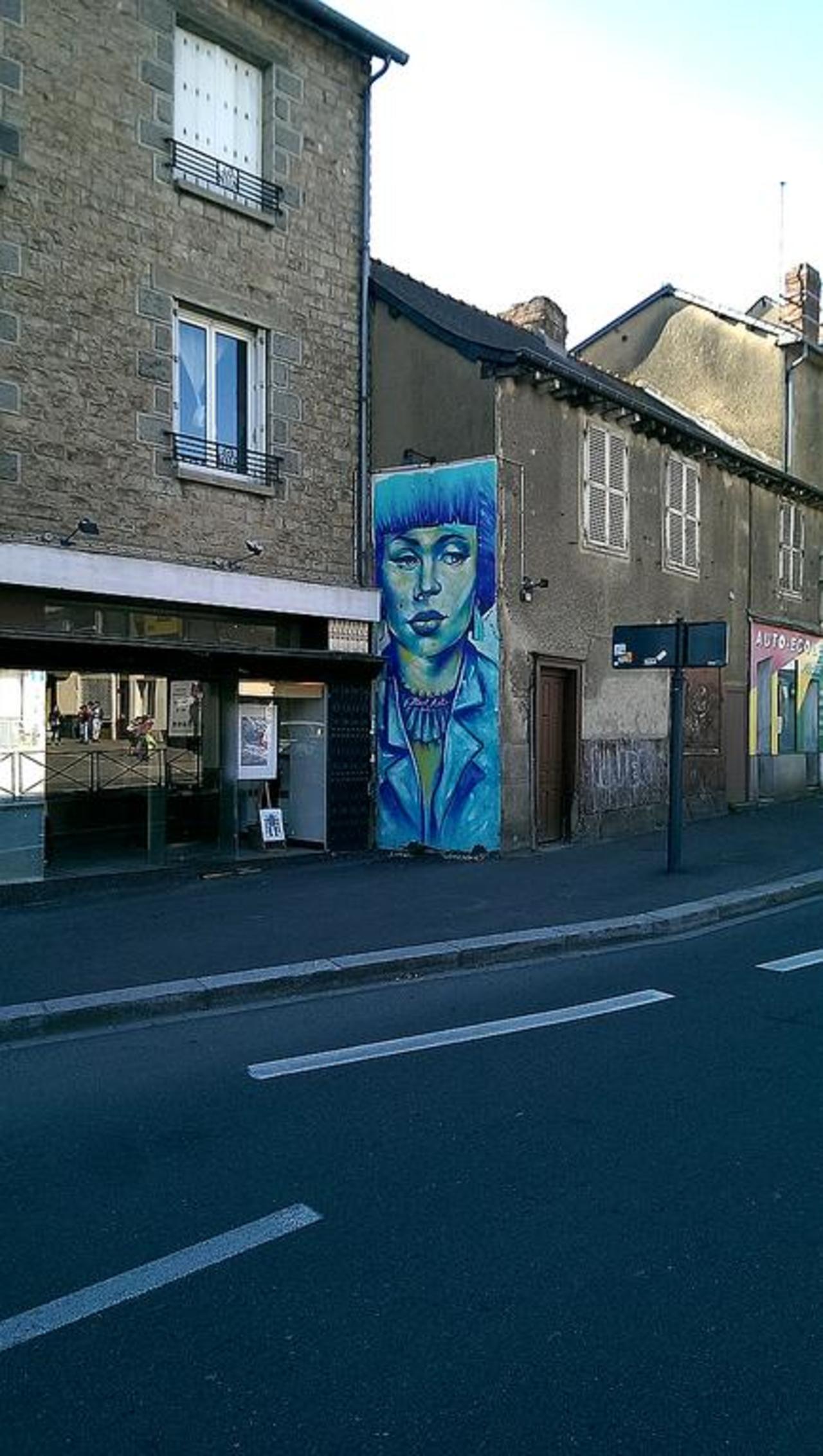 Street Art by anonymous in #Rennes http://www.urbacolors.com #art #mural #graffiti #streetart http://t.co/KKjSN7ncHz