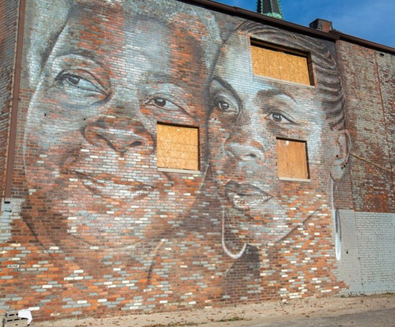 Another portrait beauty by #Rone in Detroit for @MarketMurals and @1xrun #streetart #urbanart #graffiti http://t.co/Ml7A0sZgNM