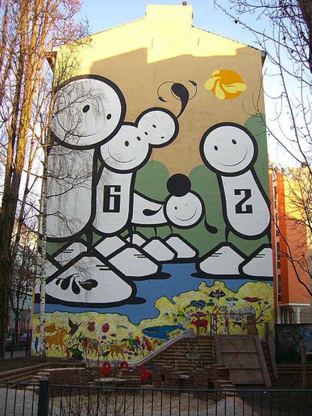 #Streetart #urbanart #graffiti #mural #graphicdesign by #artist The London Police (duo) in Berlin http://t.co/yHoo8dXOSR