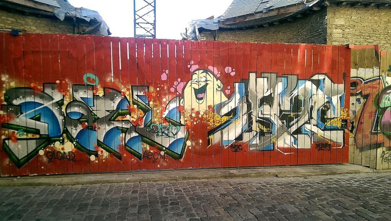 Street Art by anonymous in #Rennes http://www.urbacolors.com #art #mural #graffiti #streetart http://t.co/dSyvd8jGwD