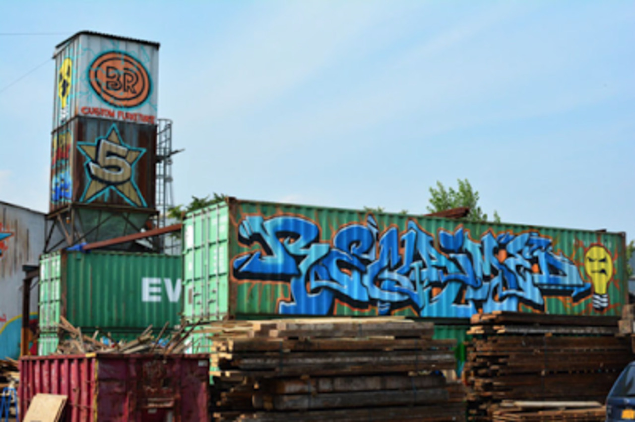 In a Brooklyn Lumber Yard, 'Graffiti Mecca' 5Pointz Lives On!
#graffiti #streetart #urbanart 
http://buff.ly/1WxlGQv http://t.co/NUS6gQaZvq