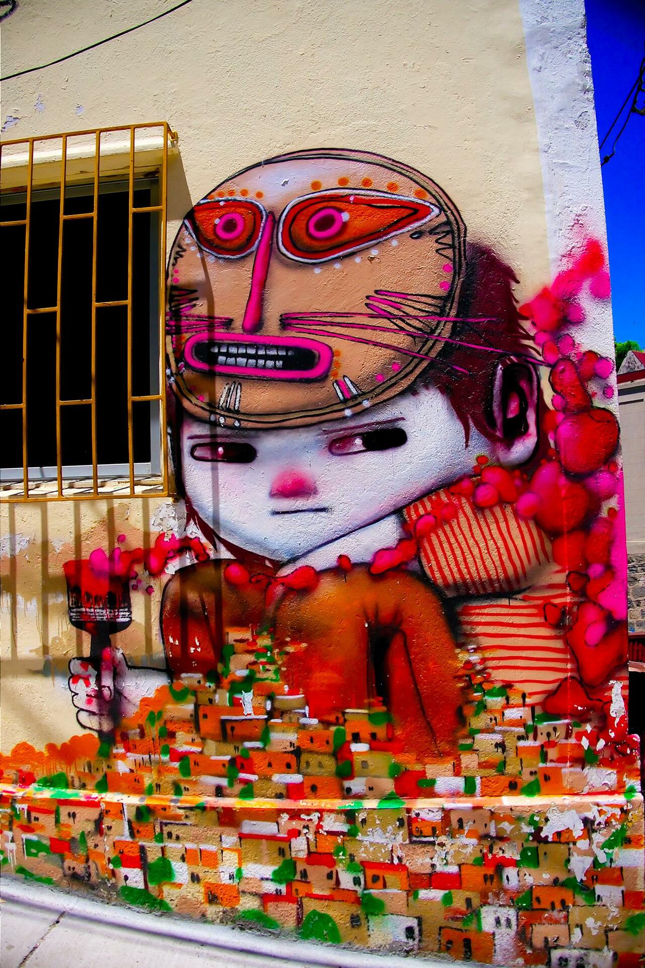 RT @Brindille_: #Streetart #urbanart #graffiti #painting #mural Valparaiso, Chile http://t.co/DFogbM2OaV