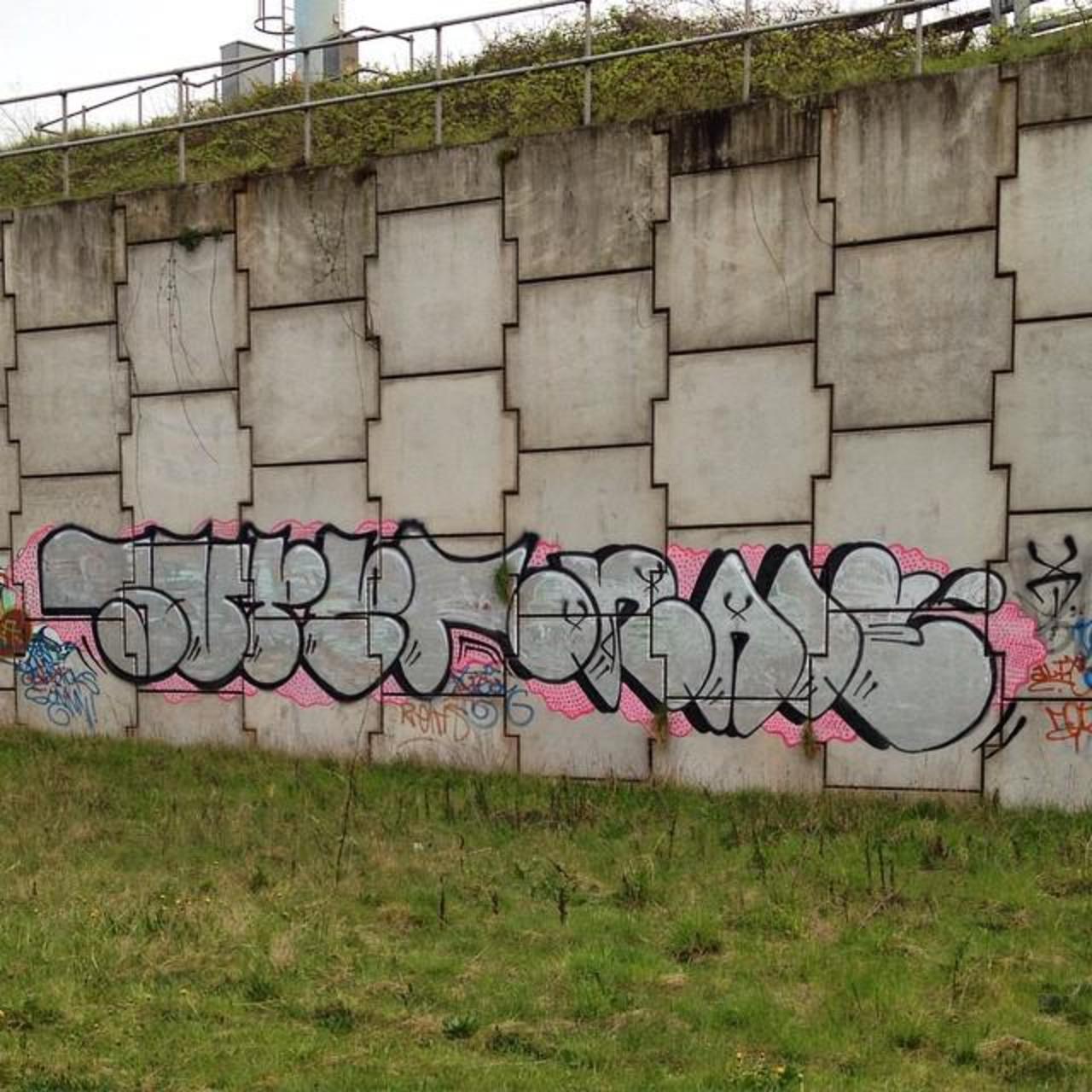 #Graffspotting #PhotoGraff #coleshill #graffiti #streetart #footslap #notmine by westmidzgraffiti http://t.co/s8kzzn3yRX