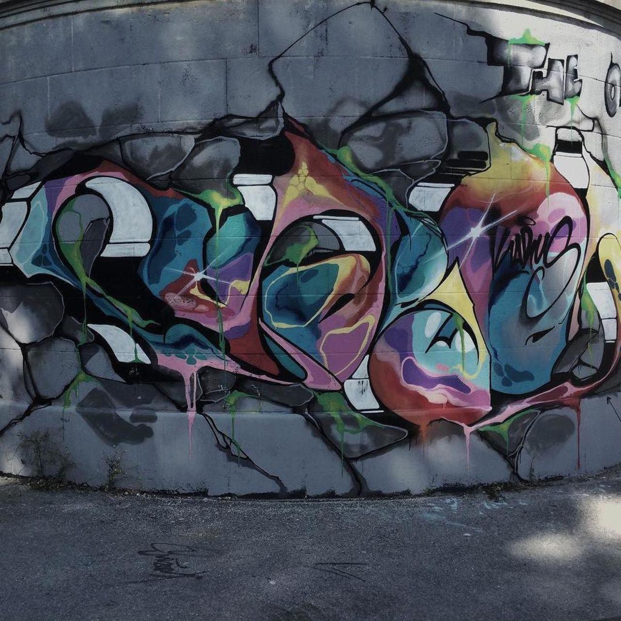 RT @artpushr: via #konstant_gr "http://bit.ly/1JG5ZNu" #graffiti #streetart http://t.co/8dg3bfOCq0