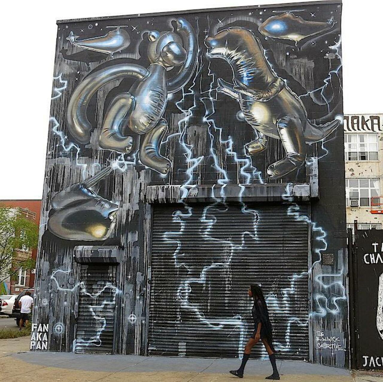 RT @city_z3n_0wl: #StreetArt NYC | Curious Characters on NYC Streets, Part VII
http://streetartnyc.org/blog/2015/10/01/curious-characters-on-nyc-streets-part-vii-fanakapan-bebar-telleache-pyramid-oracle-and-mr-nerds/
#urbanart #graffiti https://t.co/JK5zySKTOn