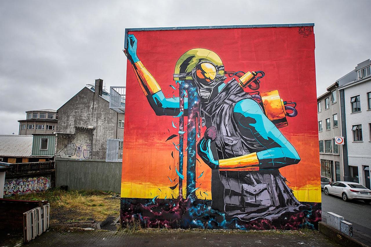 Deih XLF paints a large mural in Reykjavik, Iceland. #StreetArt #Graffiti #Mural https://t.co/43RgliBLzk