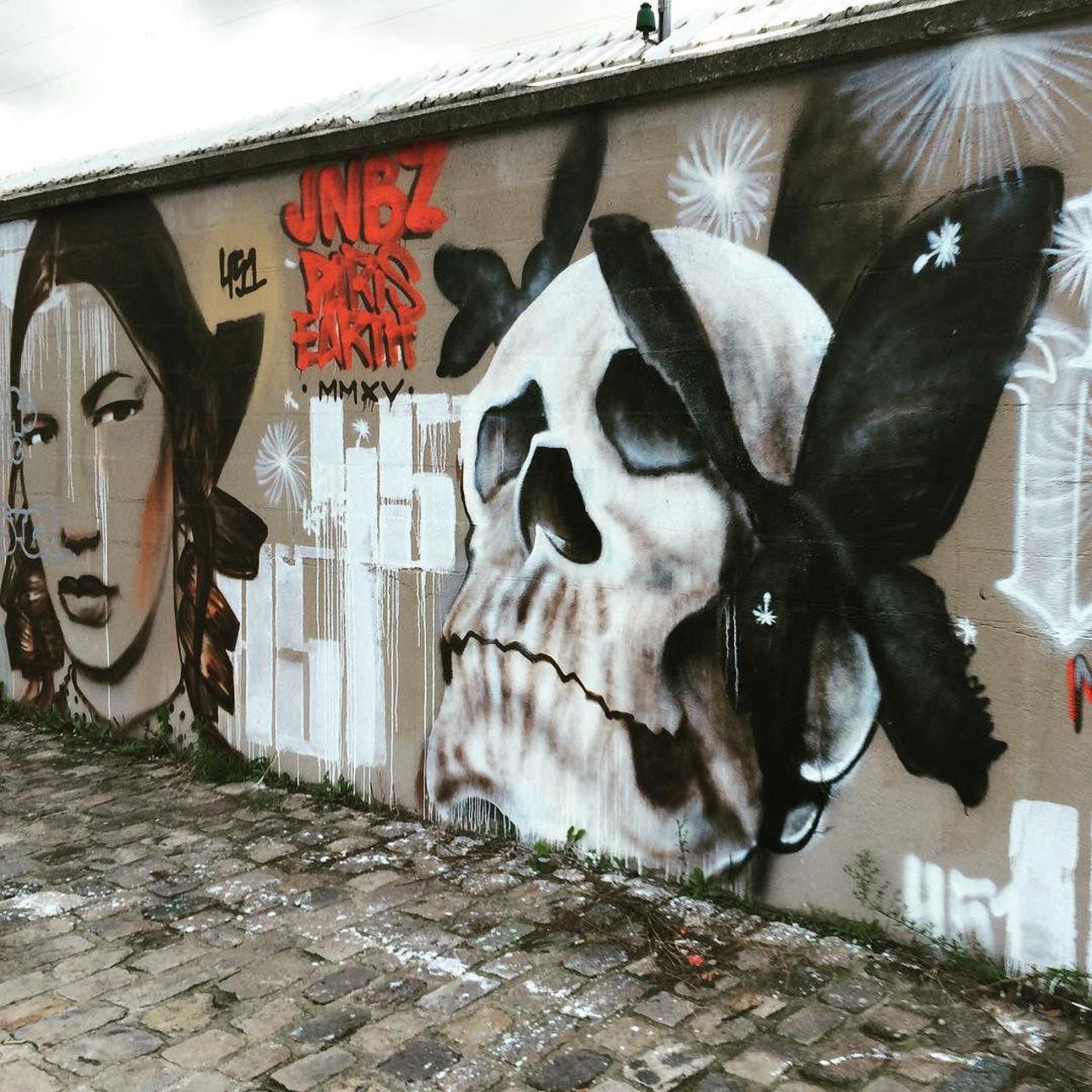 #Paris #graffiti photo by @allaboutparisandbeyond http://ift.tt/1M4BCSH #StreetArt http://t.co/gAwmthVSyt