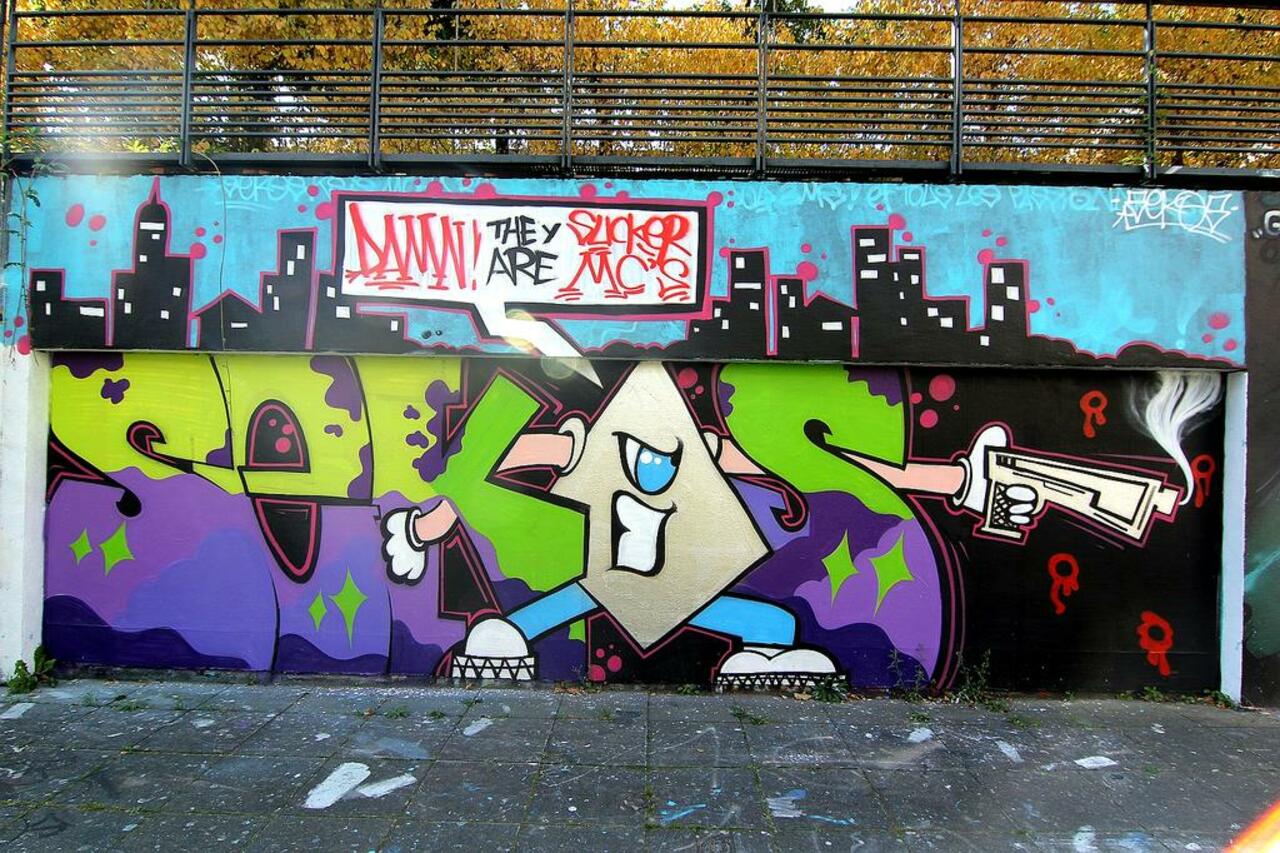 Street Art by anonymous in #Angers http://www.urbacolors.com #art #mural #graffiti #streetart http://t.co/YKyARdxi3E