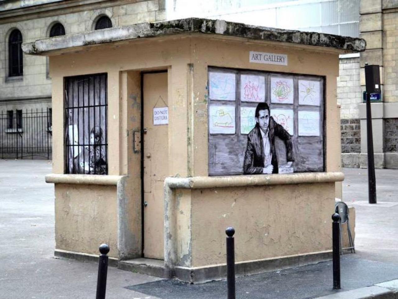 RT @richardbanfa: #streetart by #Levalet in #Paris #switch #graffiti #bedifferent #art #art http://t.co/lgA0UeBzau