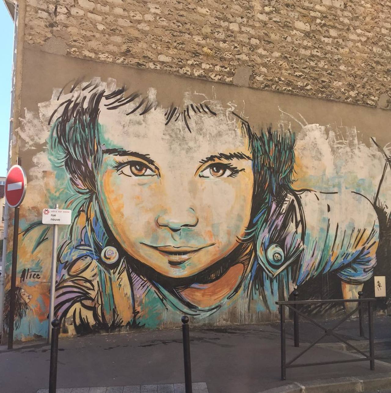 #Paris #graffiti photo by @jeanlucr http://ift.tt/1JKrexQ #StreetArt http://t.co/XFT5foeciu