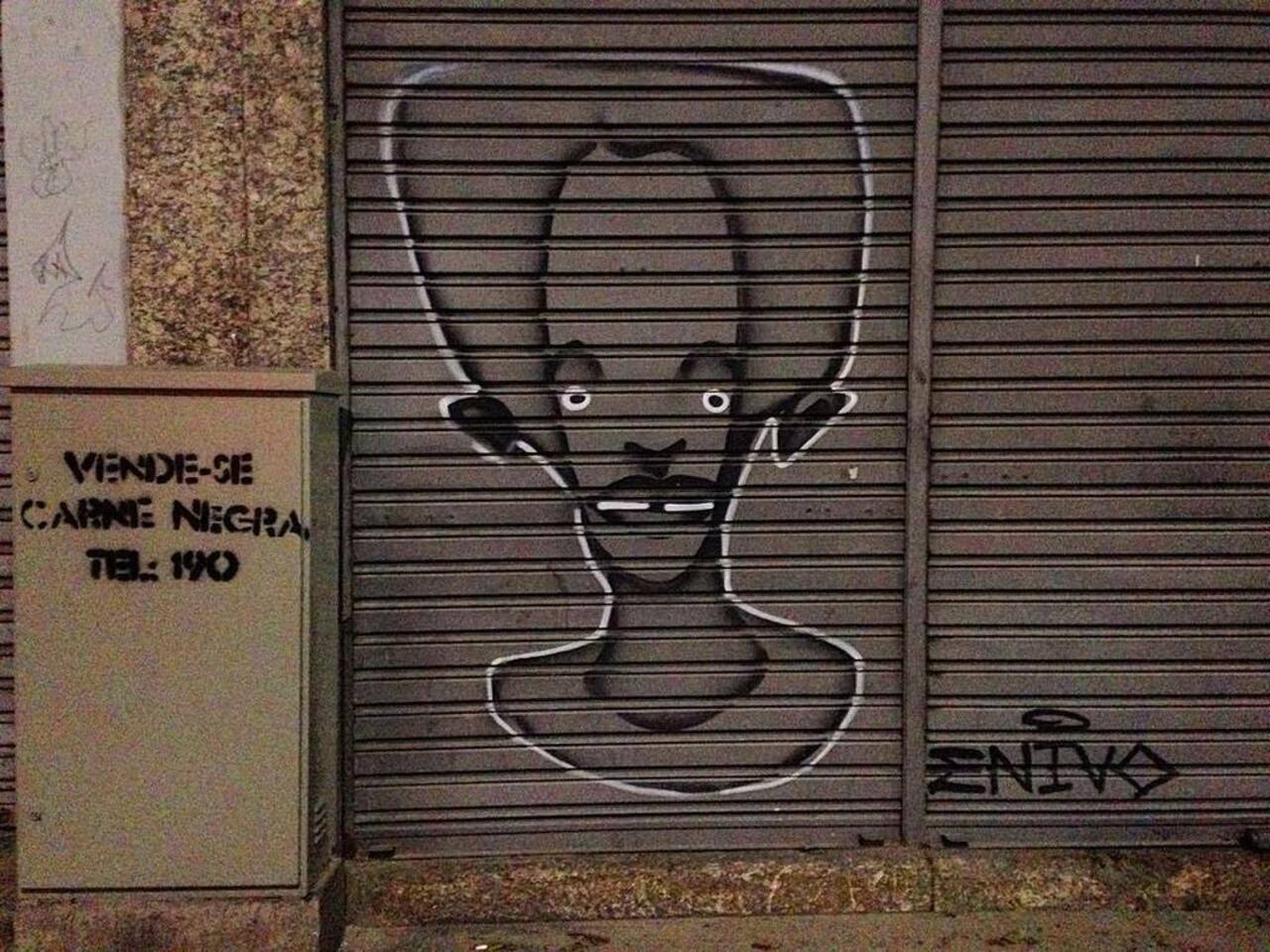 Esbarrei com o @enivo na Gomes Freire. ✨ #streetart #graffiti #stencil #streetartrio #riodejaneiro #rj #centro #… http://t.co/ZsFORmV8fy