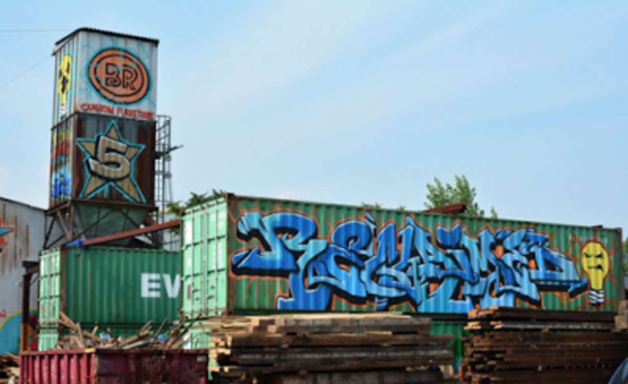 In a Brooklyn Lumber Yard, 'Graffiti Mecca' 5Pointz Lives On!
#graffiti #streetart #urbanart 
http://buff.ly/1N7Tq56 http://t.co/nxWtbv9L4H