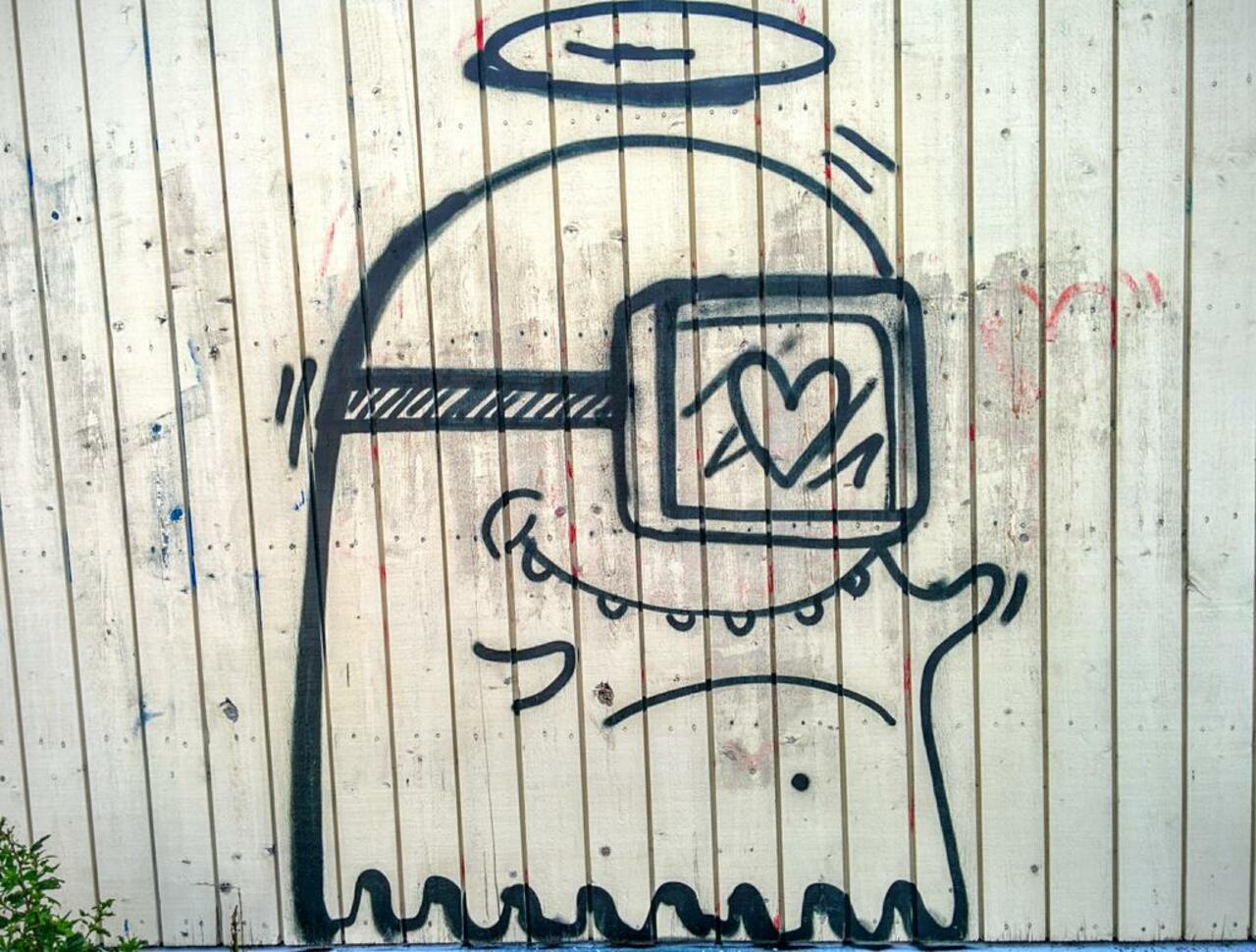 RT @0C5: Happy alien in love?  #Turku #Portsa #Suomi #Finland #Streetart #Graffiti #Urban #Alien http://t.co/toiUKwxqWf