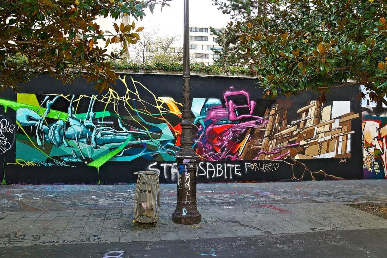 Street Art by anonymous in #Paris-19E-Arrondissement http://www.urbacolors.com #art #mural #graffiti #streetart http://t.co/Nm5OM5YxmF
