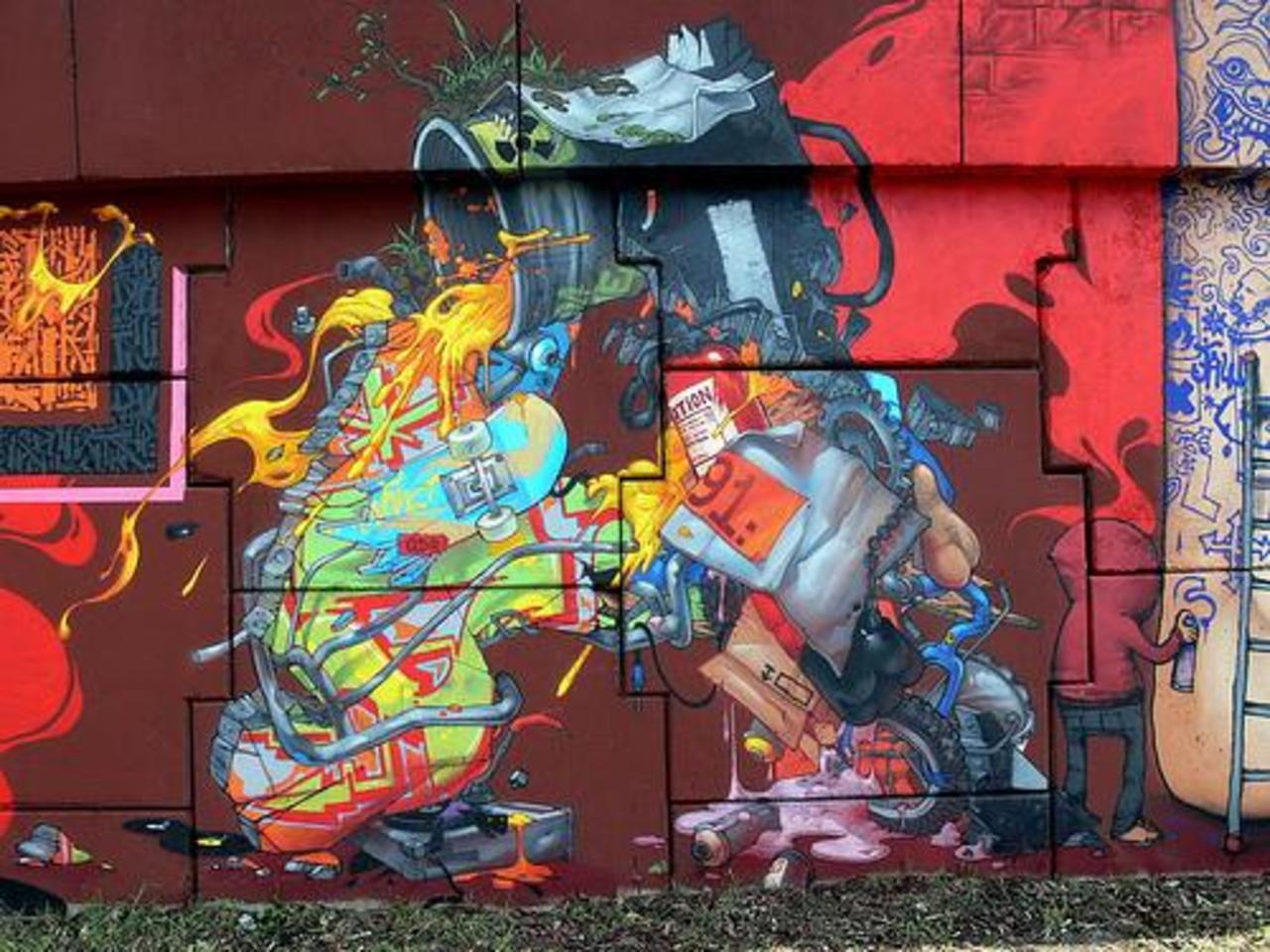 Da Mental Vaporz
http://www.isupportstreetart.com/artist/da-mental-vaporz/
#streetart #urbanart #graffiti #murals #art http://t.co/iiM7XK4w5M