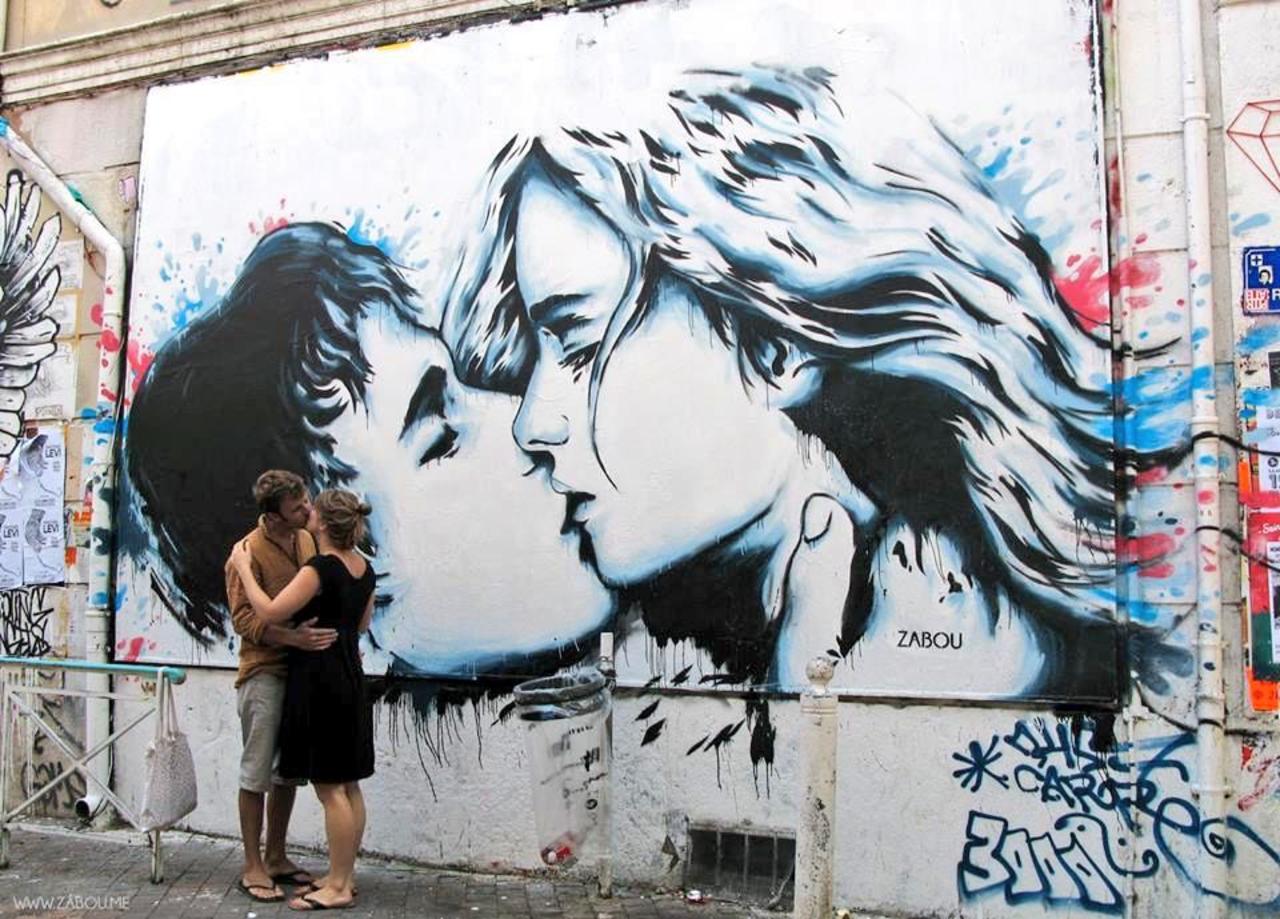 RT @Pitchuskita: Zabou / "the kiss"
#streetart #art #graffiti #mural http://t.co/zz7SsmJzV4