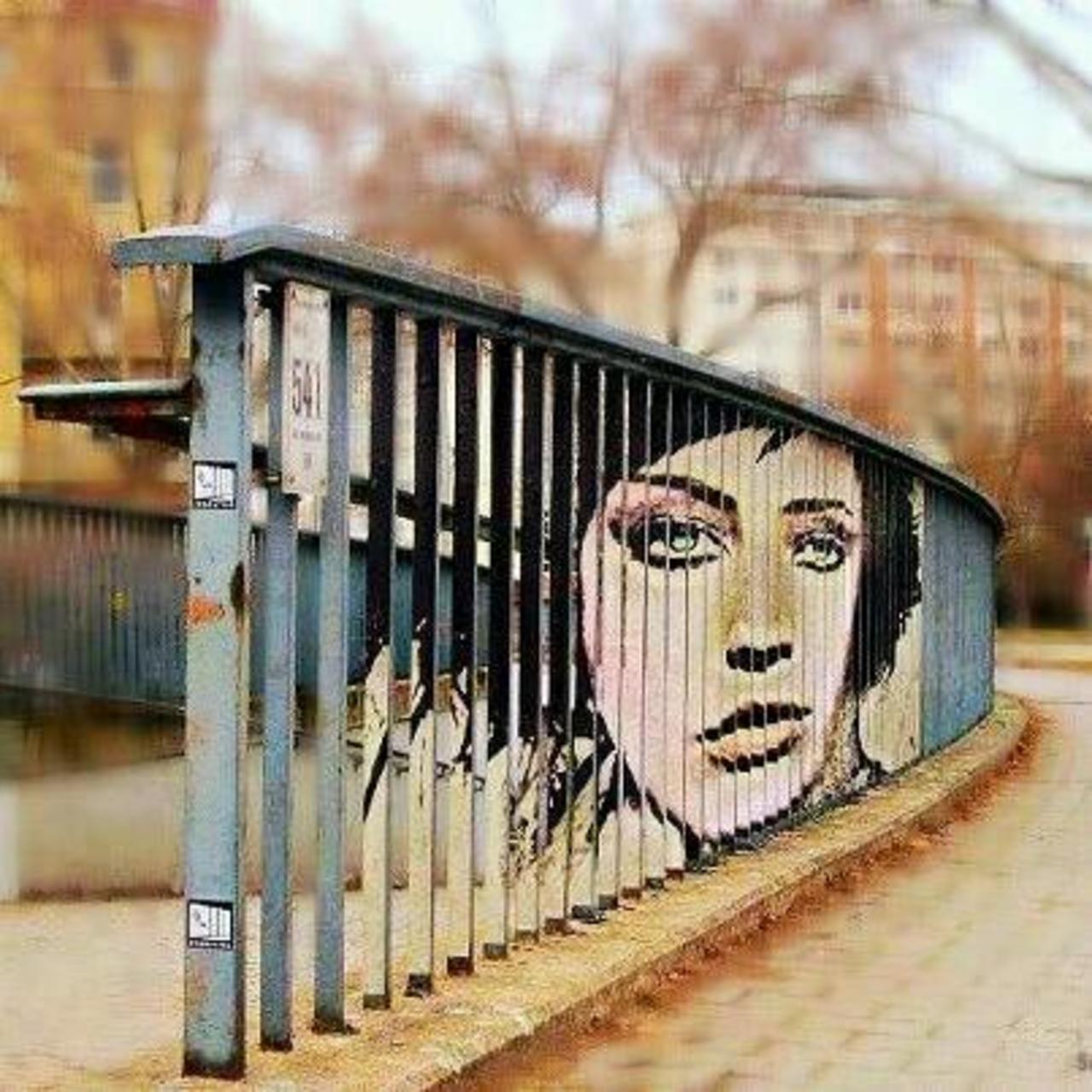 RT @gamze_ng: #streetart #graffiti  http://t.co/ZEnDs0Nxlm