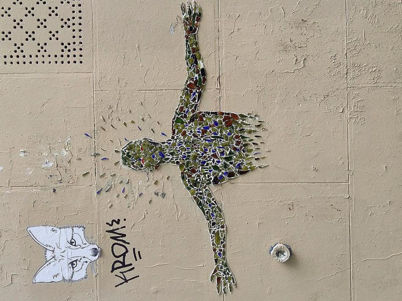 Street Art by #shatters in #Paris http://www.urbacolors.com #art #mural #graffiti #streetart http://t.co/3nkWurzrrV