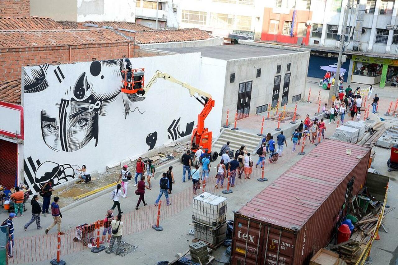 Street Art by Dourone in #Medellín http://www.urbacolors.com #art #mural #graffiti #streetart http://t.co/MGvkFkDm8K