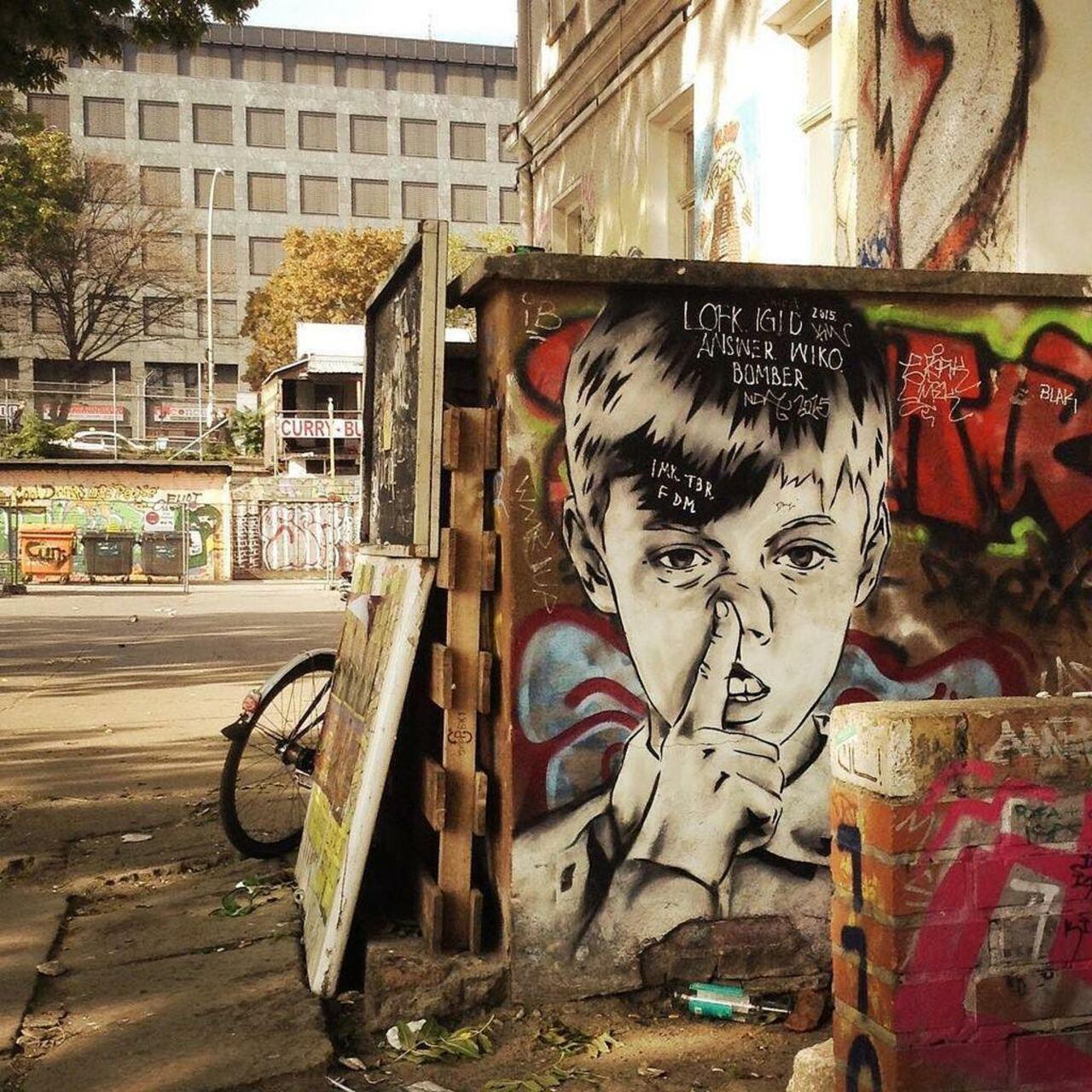 #berlin #berlinfriedrichshain #streetart #streetartberlin #graffiti #graffitiberlin #kind #urbanspree #junge #child… http://t.co/SVxEPhu3gi