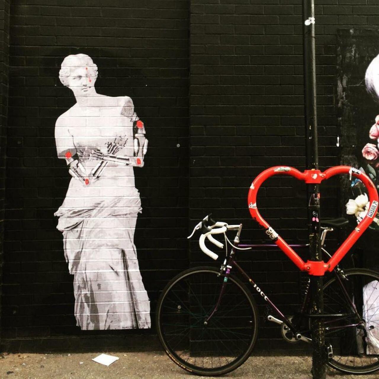 RT @StArtEverywhere: #graffitiporn  #wallporn #mural  #murales  #graffitiporn #lovestreetart #streetart #graffiti #london #loveshoreditc… http://t.co/A3OtV8VmIP