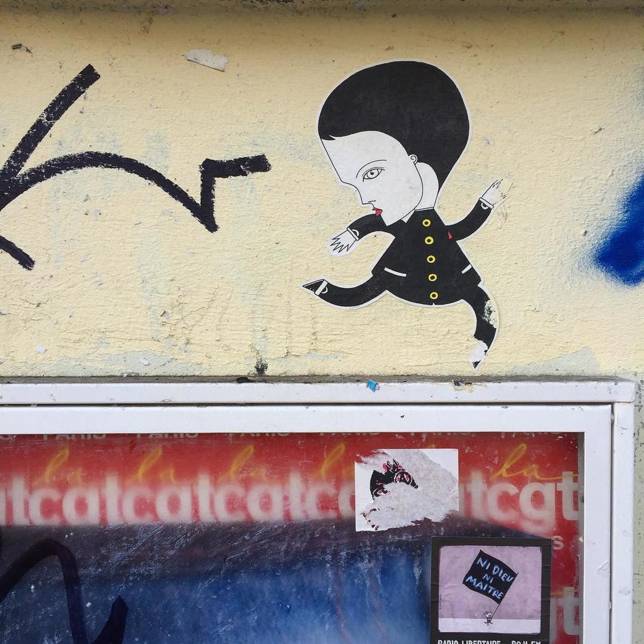 #Paris #graffiti photo by @hookedblog http://ift.tt/1iVZy3o #StreetArt http://t.co/1EK2aAYJY8