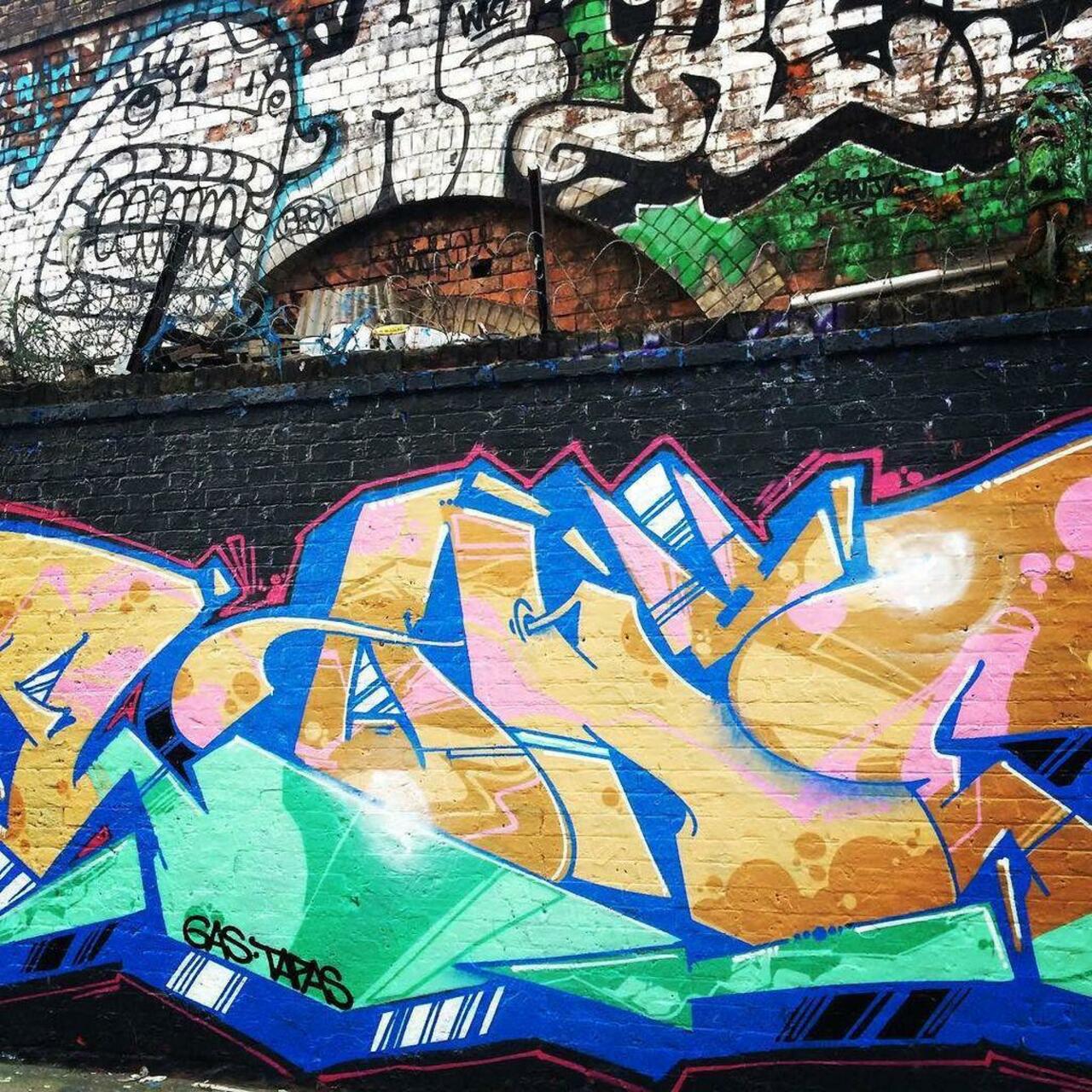 #graffitiporn  #wallporn #mural  #murales  #graffitiporn #lovestreetart #streetart #graffiti #london #loveshoreditc… http://t.co/ca73kxgshu