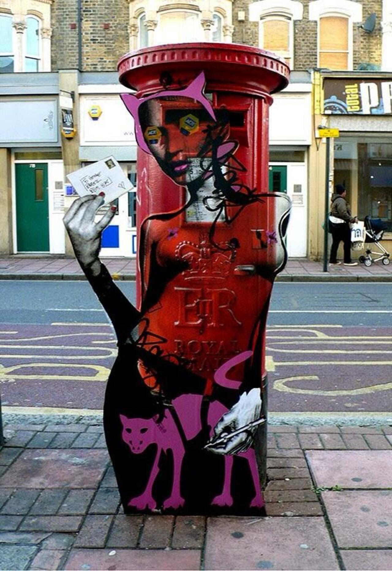 Artist Miss Bugs very clever Street Art piece in London, UK #art #graffiti #streetart http://t.co/dxJO6lUevF