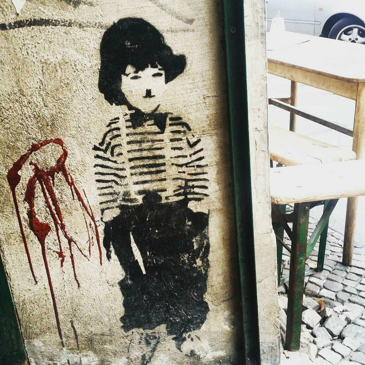 Mini Charlie chaplin.
#Graffiti #instadaily #instaphoto #streetart #streetartberlin #Berlin #Germany #streetartphot… http://t.co/EzGeN9Jblh