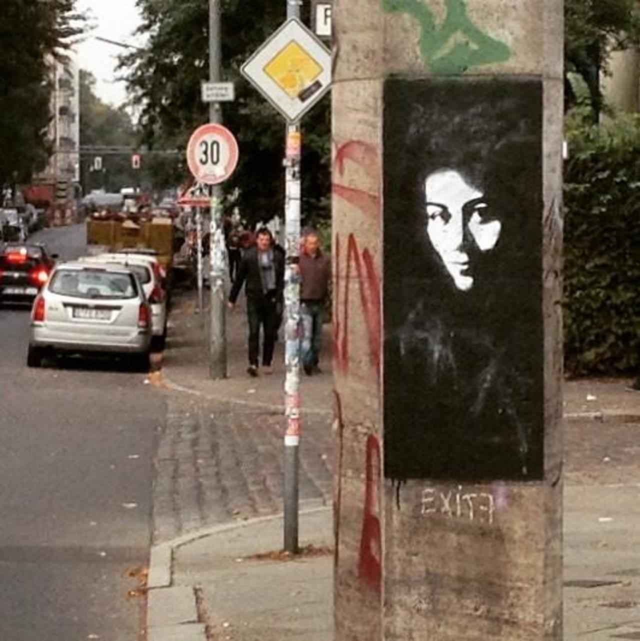 #berlin #berlinkreuzberg #streetart #streetartberlin #graffiti #graffitiberlin #landwehrkanal by yvettezette http://t.co/ENFAnsJI72