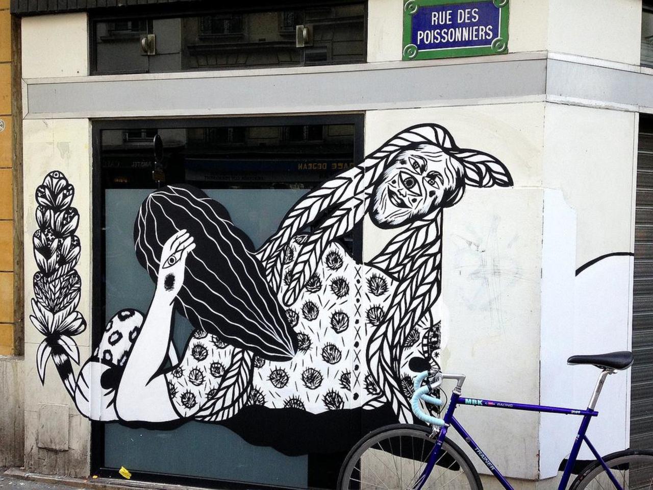 Street Art by Katjastroph in #Paris http://www.urbacolors.com #art #mural #graffiti #streetart http://t.co/CKWt7EdRBO