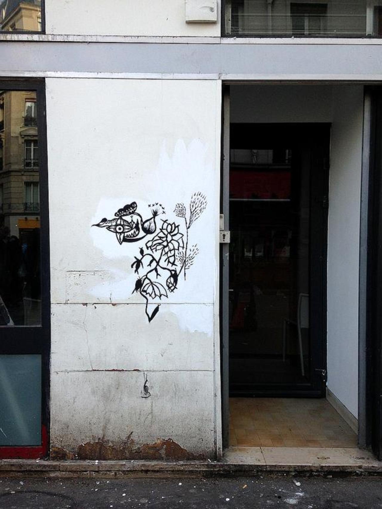 Street Art by Katjastroph in #Paris http://www.urbacolors.com #art #mural #graffiti #streetart http://t.co/bcCXn6UB1B