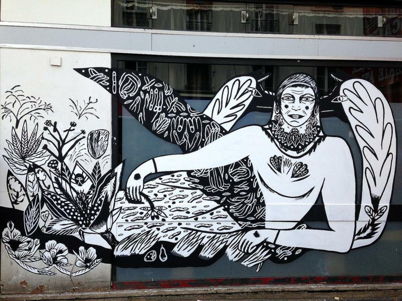 Street Art by Katjastroph in #Paris http://www.urbacolors.com #art #mural #graffiti #streetart http://t.co/gI64I4cymr