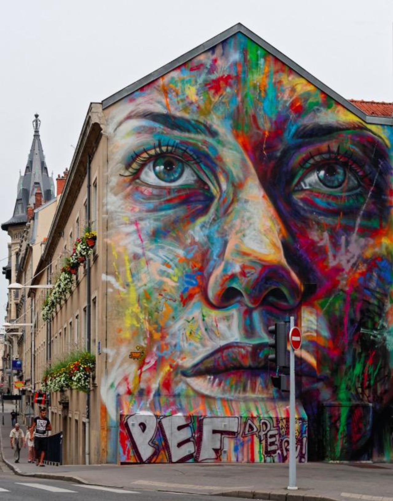 RT @richardbanfa: #streetart David Walker #Paris #switch #bedifferent #graffiti arte #art http://t.co/AKxd3ZpHde