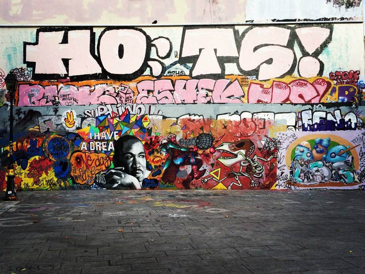 #Paris #graffiti photo by @allaboutparisandbeyond http://ift.tt/1Gw1hls #StreetArt http://t.co/YYDJhA9zXS