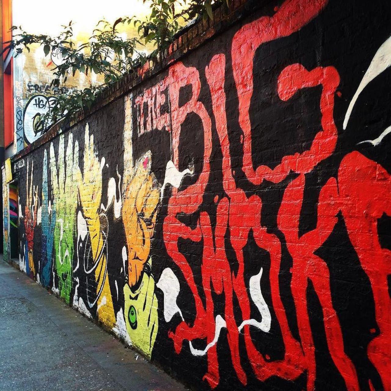 #graffitiporn  #wallporn #mural  #murales  #graffitiporn #lovestreetart #streetart #graffiti #london #loveshoreditc… http://t.co/g37ky7CgMd
