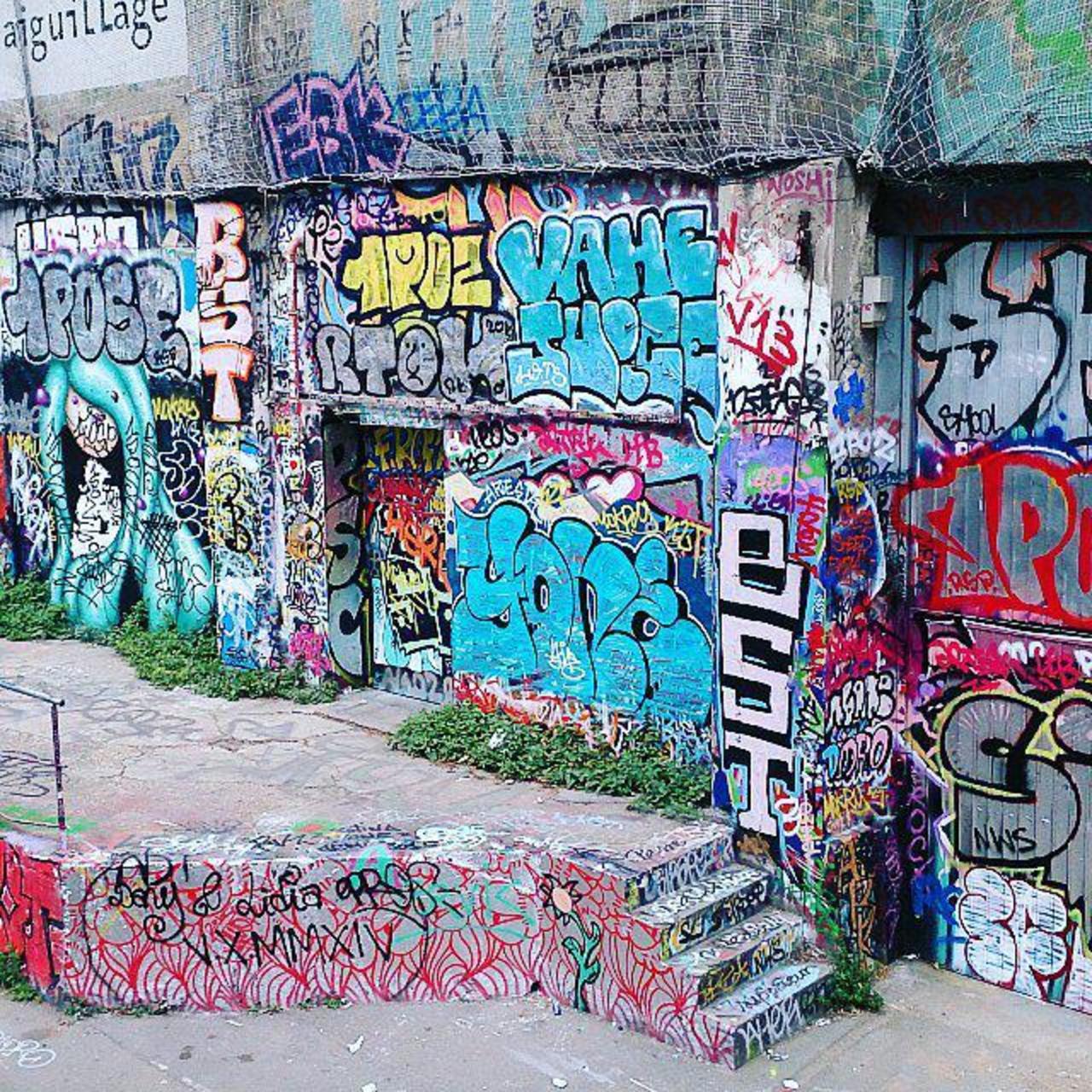 RT @damonx:  #graffiti #streetart #street #art #paris http://ift.tt/1jec66Q http://t.co/hspcjlWY6m