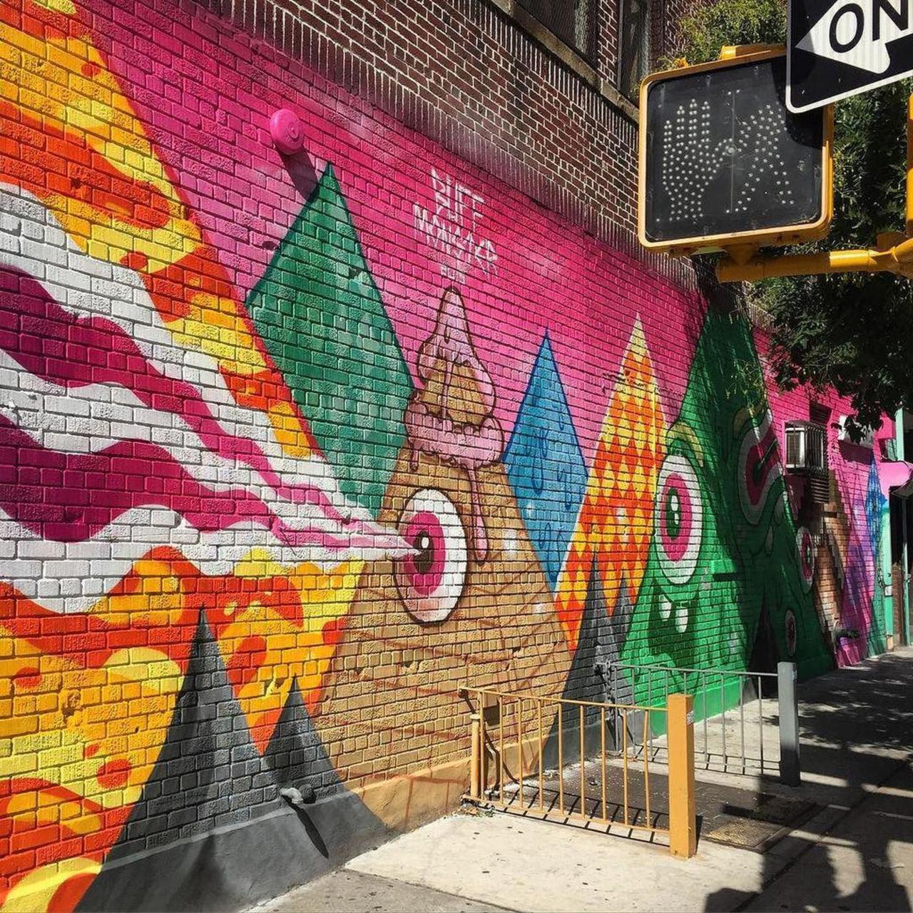Mural Arts
Chrystie Street NYC
@buffmonster #graff #graffiti #graffitinyc #outsider #outsiderart #street #streetart… http://t.co/GVHzkrHyym