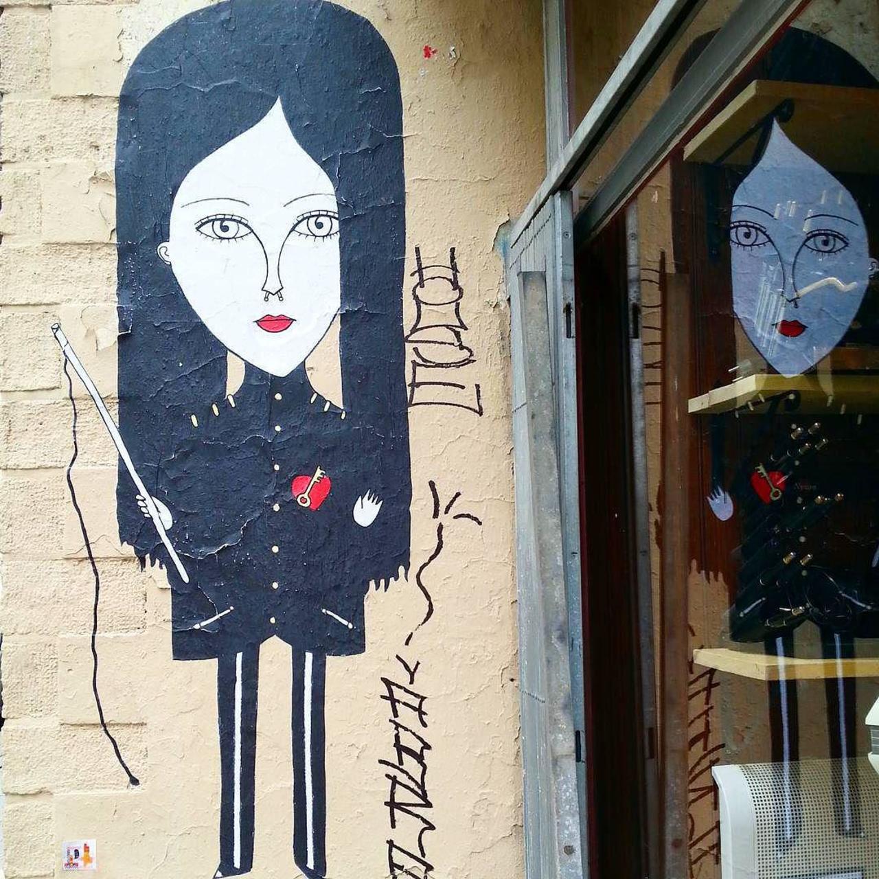 #Paris #graffiti photo by @fotoflaneuse http://ift.tt/1FUidaE #StreetArt http://t.co/fgTX9x59Nv