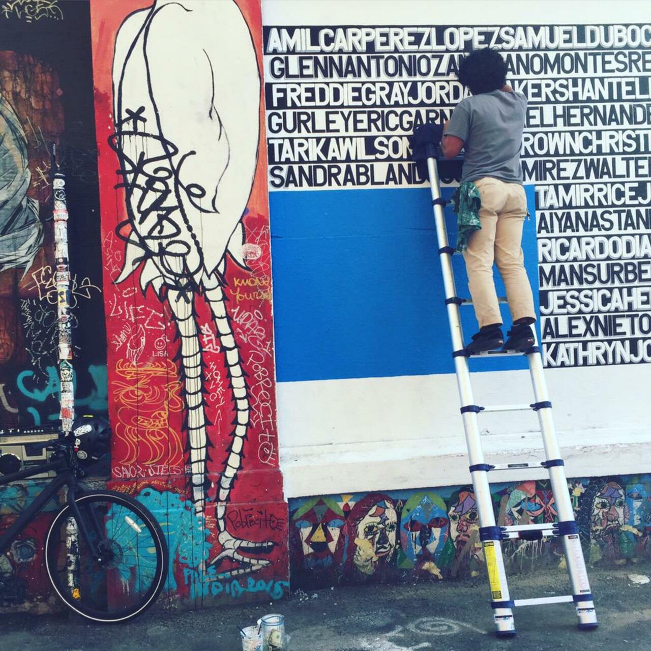 The #artist at #work. #StreetArt #StreetArtist #Graffiti #SanFrancisco #TheMissionDistrict #ClarionAlley. http://t.co/mfxdjMJckF
