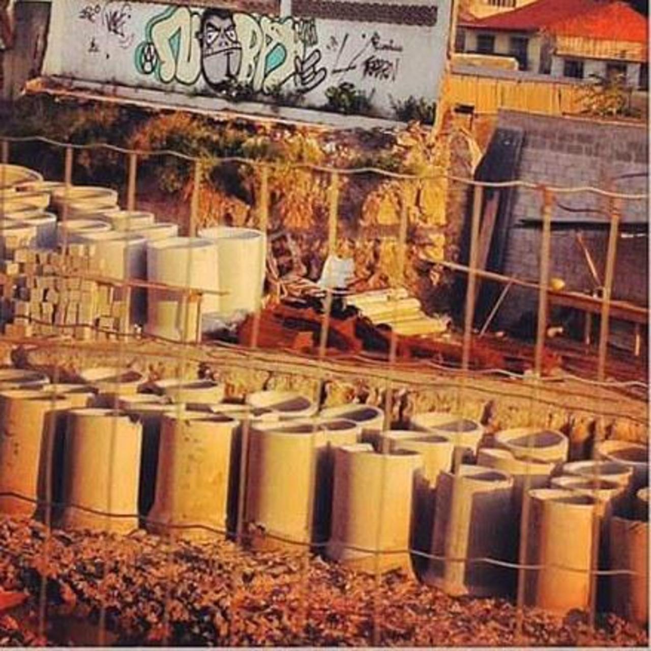 Obras do brt #graffiti #artistasurbanoscrew #streetartrio #streetart #graffiti #rjvandal by artistasurbanoscrew http://t.co/CQLRrzzzu7