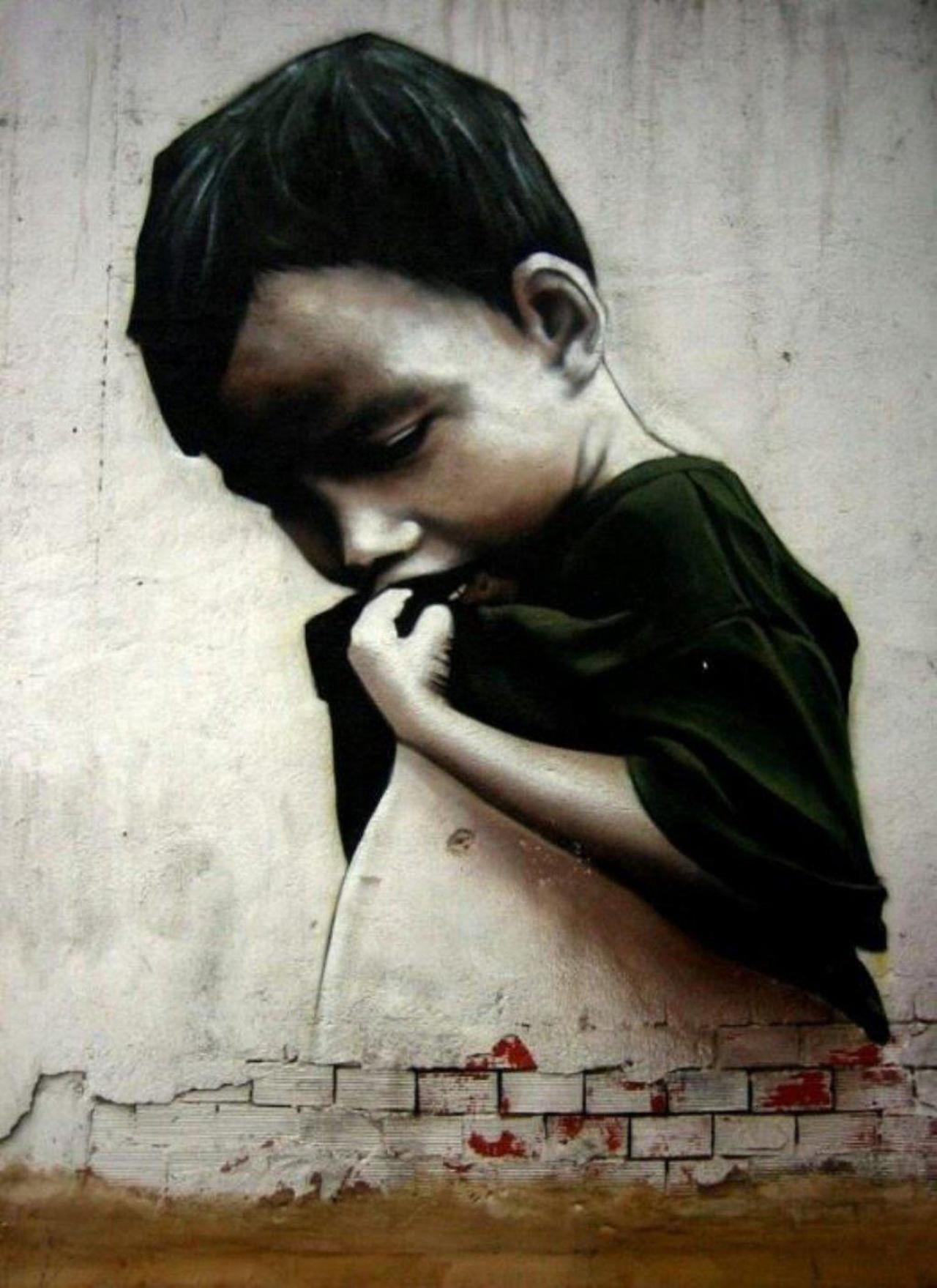 RT @Brindille_: #Streetart #urbanart #painting #graffiti
"Children series" by Spanish #artist Igor Rezola aka "Dizebi" http://t.co/qVpglSxpF9