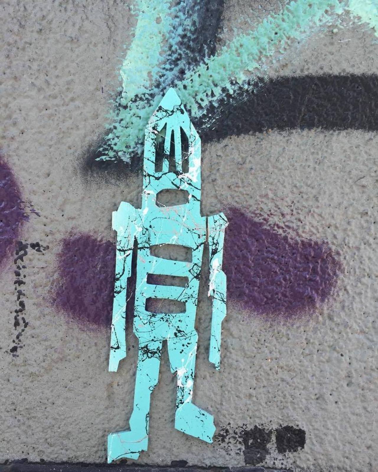 #woodrobot #robot #streetart #streetnyc #urbanart #urbannyc #street #instaart #mural #walk #graffiti #LowerEastSide… http://t.co/APHJWkfdHL