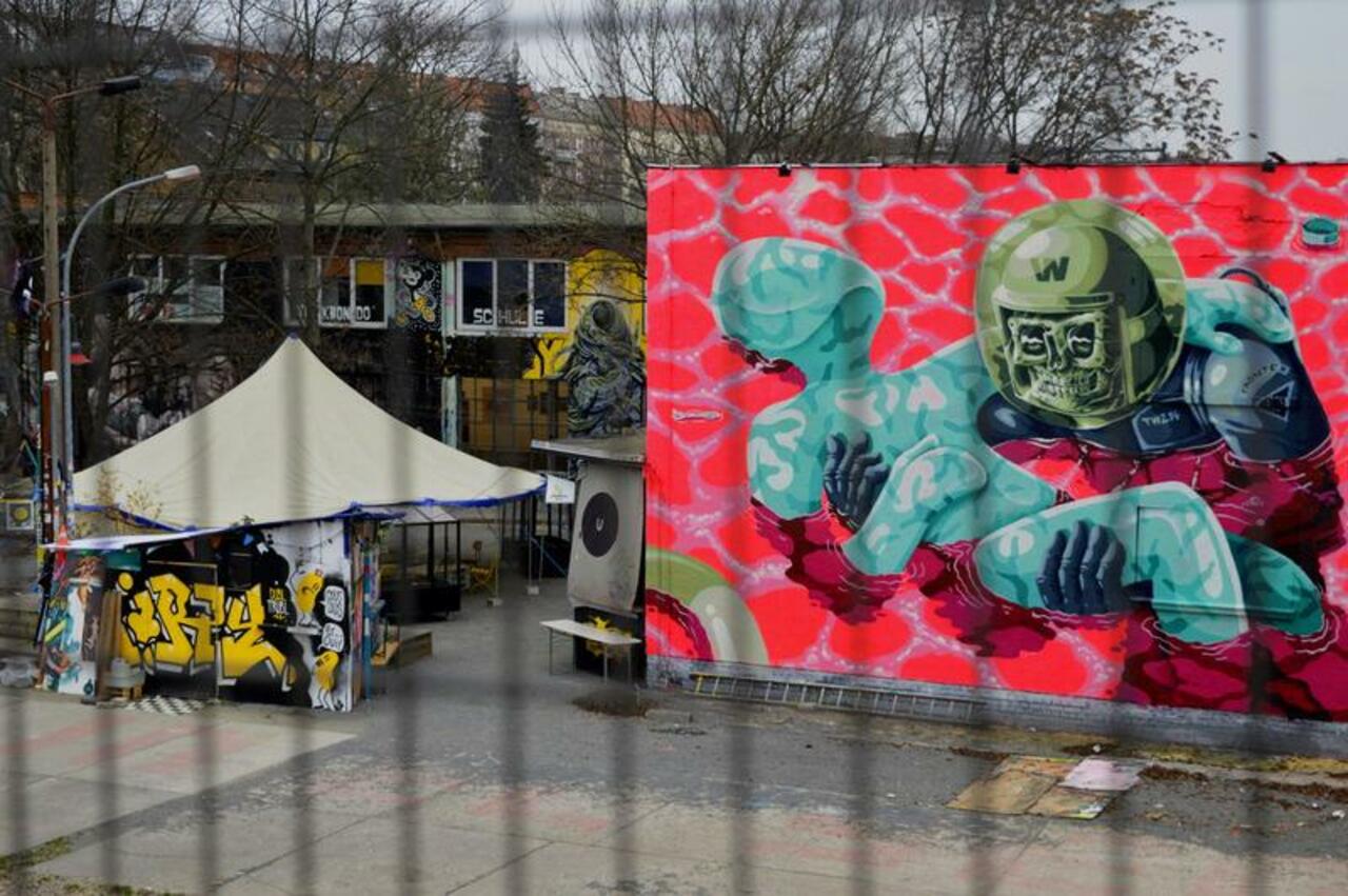 Berlin's #streetart scene is always vibrant. See more wonderful pieces: http://bit.ly/1w380fP #Berlin #graffiti http://t.co/IsvQtNJVIS