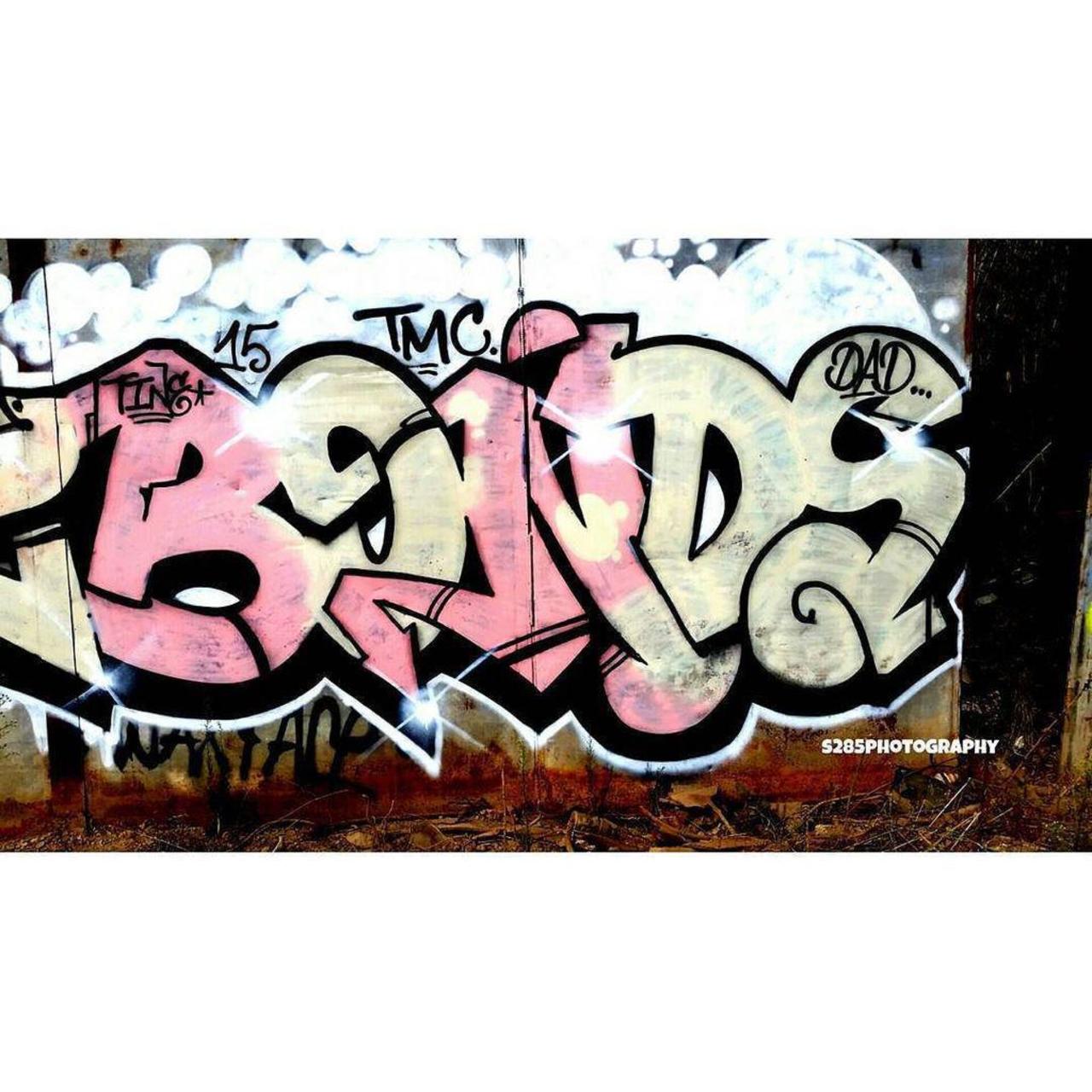 RT @artpushr: via #fresh2defart "http://bit.ly/1R2YaHo" #graffiti #streetart http://t.co/4HhdU0XnVS