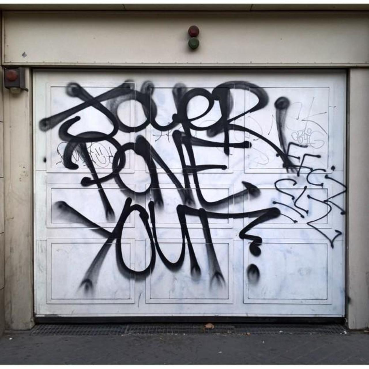 #Paris #graffiti photo by maxdimontemarciano http://ift.tt/1Qexu6p #StreetArt http://t.co/2M7SRBzAO2 https://goo.gl/7kifqw
